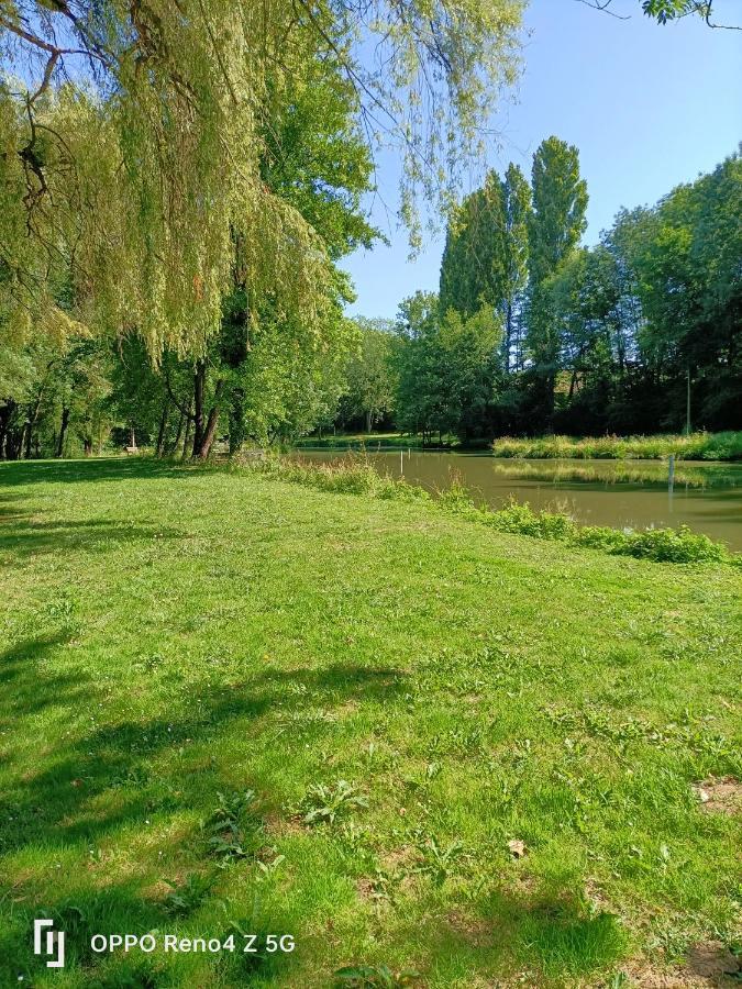 GITE INSOLITE Le Pressoir en Touraine Vallières-les-Grandes Extérieur photo